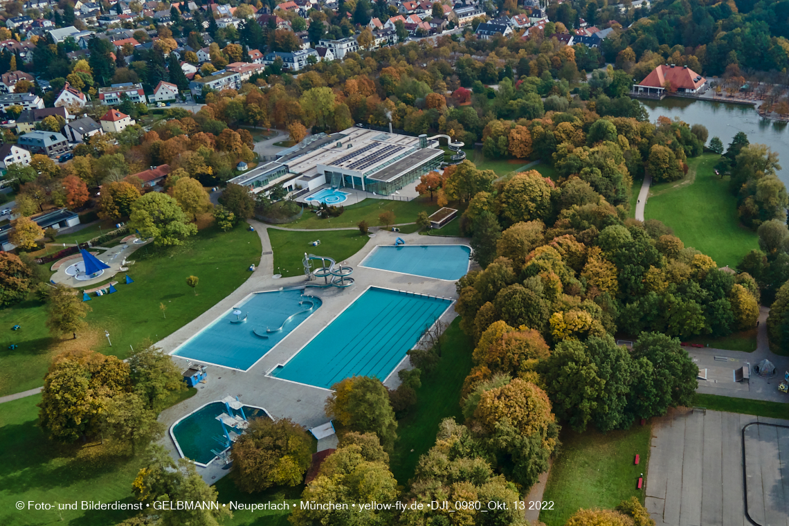 13.10.2022 - Der Ostpark mit See und Biergarten in Neuperlach